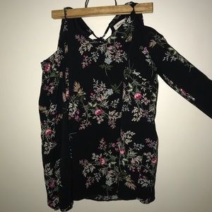 🌸 Floral Cold Shoulder Top 🌸